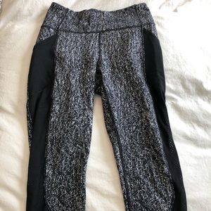 Black and white speckled cropped leggings